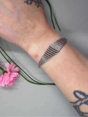 Silver Mesh Chain Easy to Put On Bolo Style Closure Vintage Bracelet